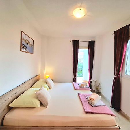 Cozy 1-Bedroom Apartment Near The Center Of โตรกีร์ ภายนอก รูปภาพ