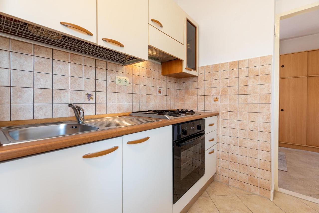 Cozy 1-Bedroom Apartment Near The Center Of โตรกีร์ ภายนอก รูปภาพ