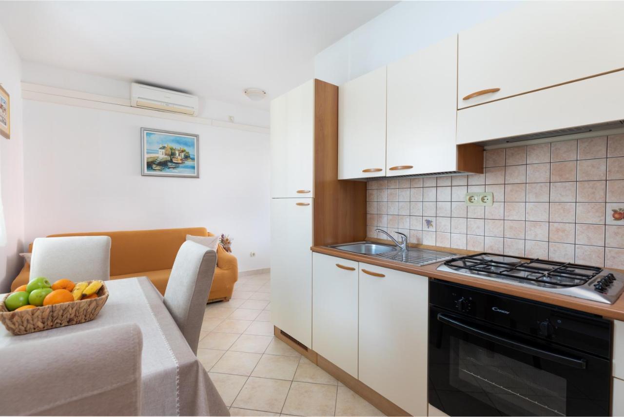 Cozy 1-Bedroom Apartment Near The Center Of โตรกีร์ ภายนอก รูปภาพ