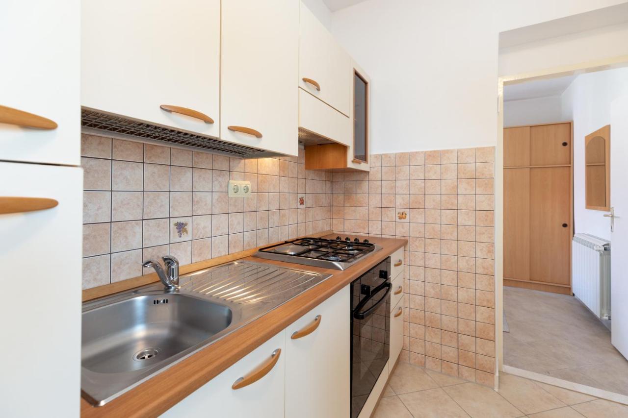 Cozy 1-Bedroom Apartment Near The Center Of โตรกีร์ ภายนอก รูปภาพ