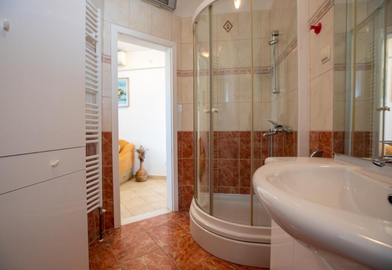 Cozy 1-Bedroom Apartment Near The Center Of โตรกีร์ ภายนอก รูปภาพ